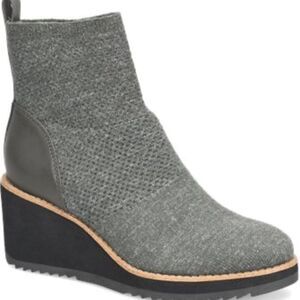 Sofft Elaina Grey Sweater Knit  Wedge Booties Sz 9